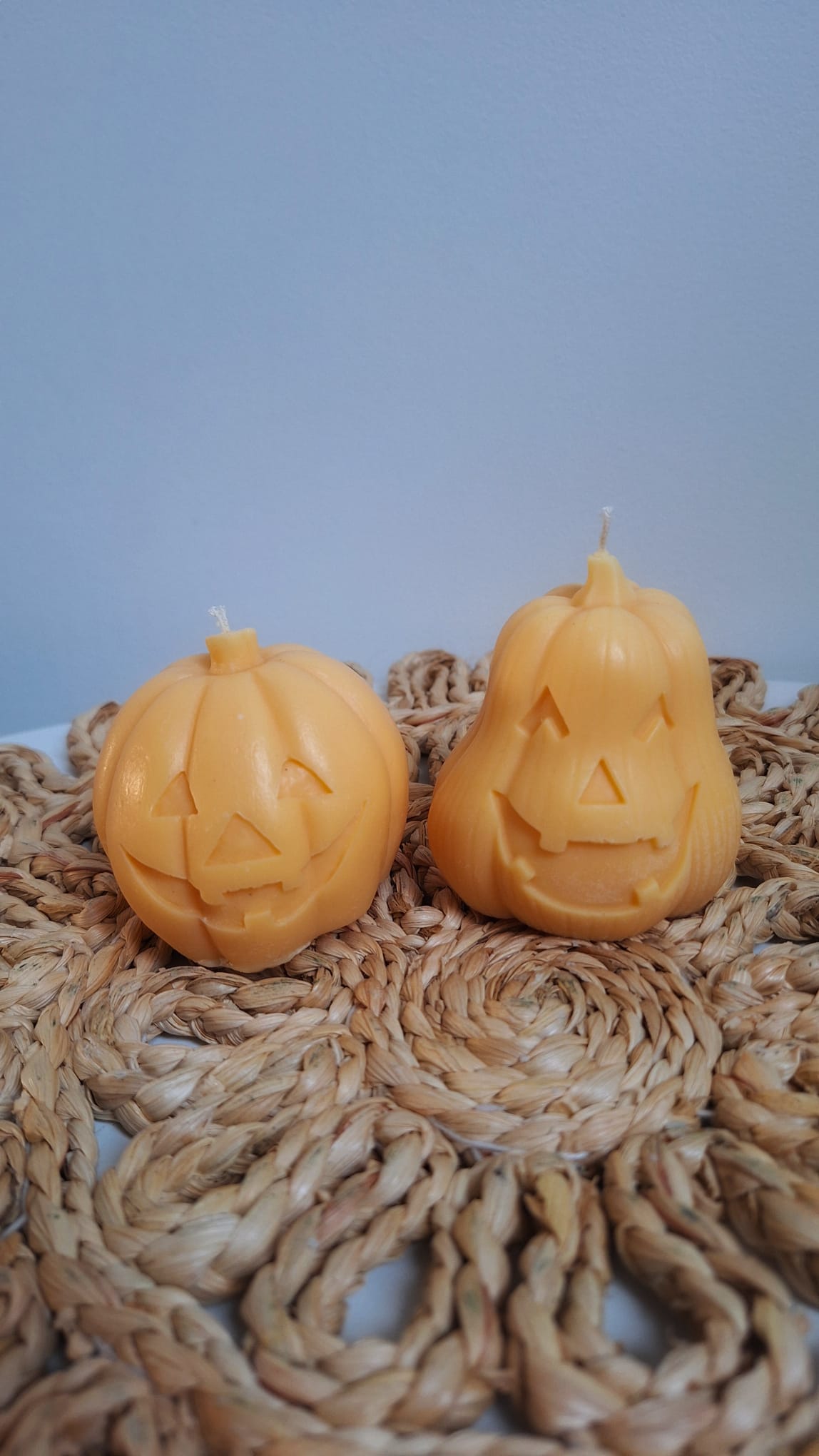 Świeca sojowa w kształcie dyni Halloween 🎃✨ - obrazek 3