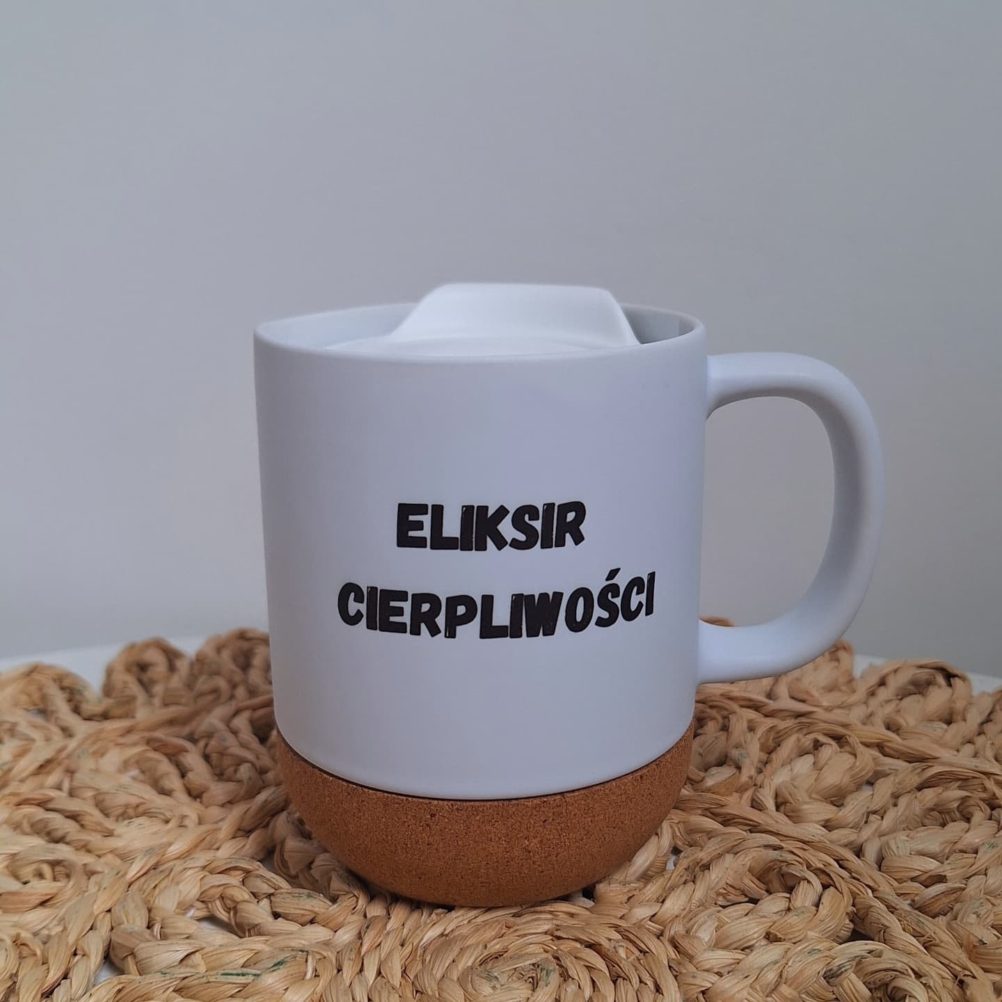 Kubek z korkowym spodem i wieczkiem – 330 ml - obrazek 3