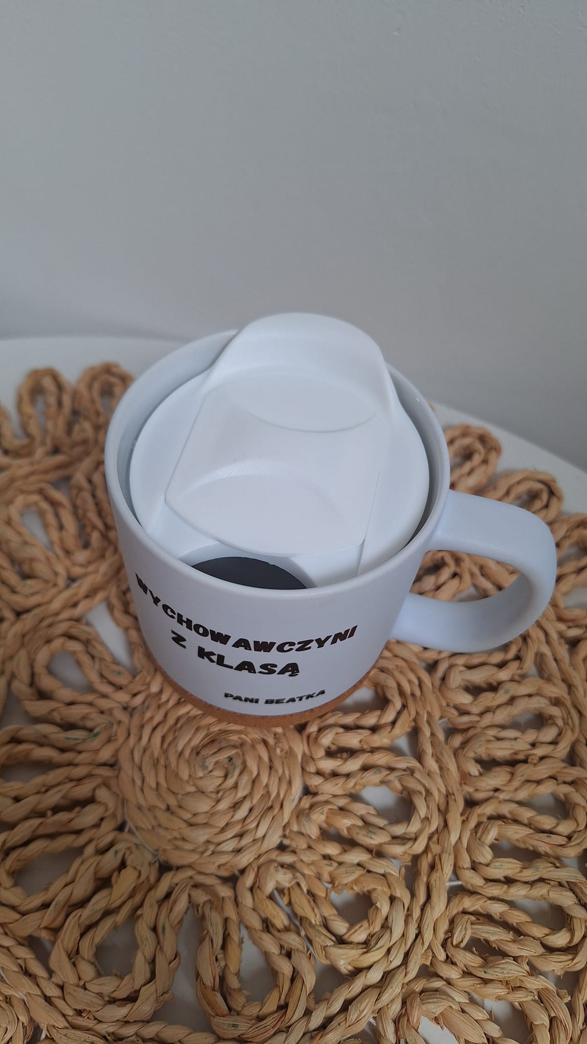 Kubek z korkowym spodem i wieczkiem – 330 ml - obrazek 5