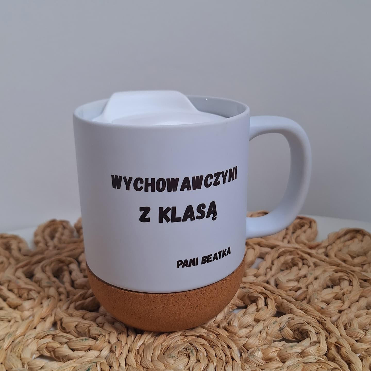 Kubek z korkowym spodem i wieczkiem – 330 ml - obrazek 2